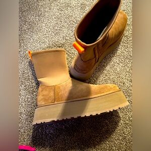 Brand new never worn stacked Ugg boots